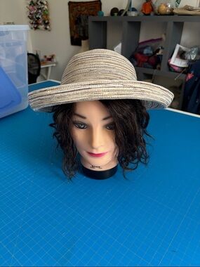 Striped Wallaroo Sun Hat for Women in Beige and Cream